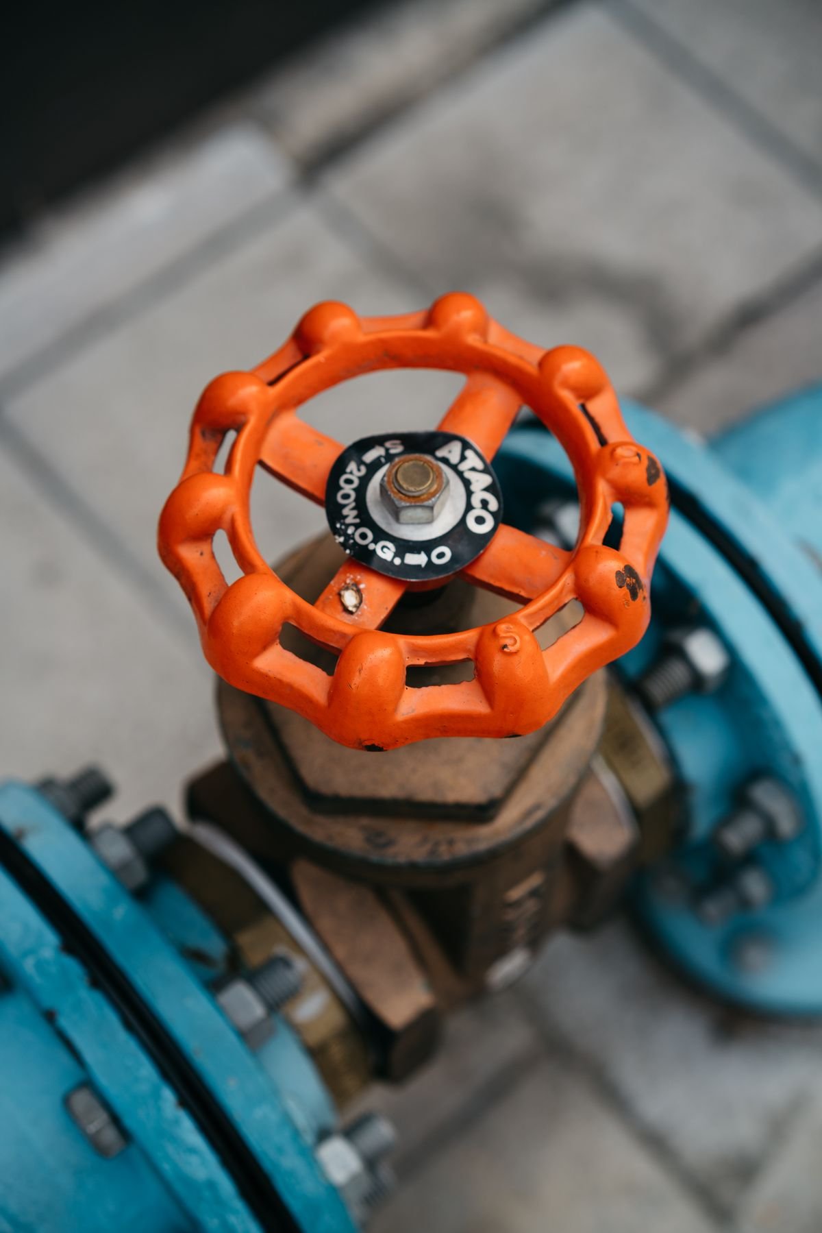 Plumber in Hammersmith & Fulham repairing pipework