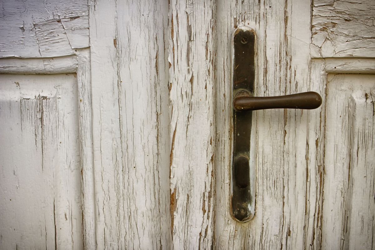 New house keys and front door lock