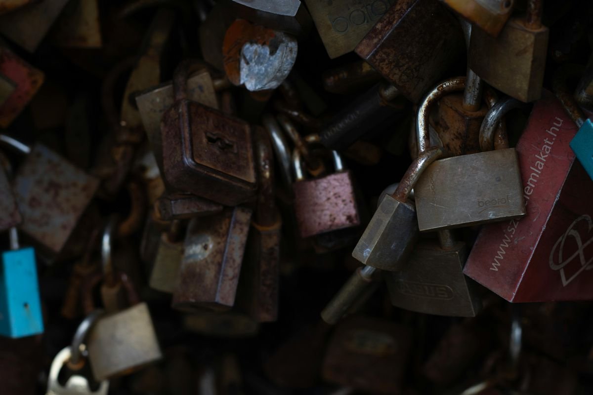 Emergency locksmith in Harrow