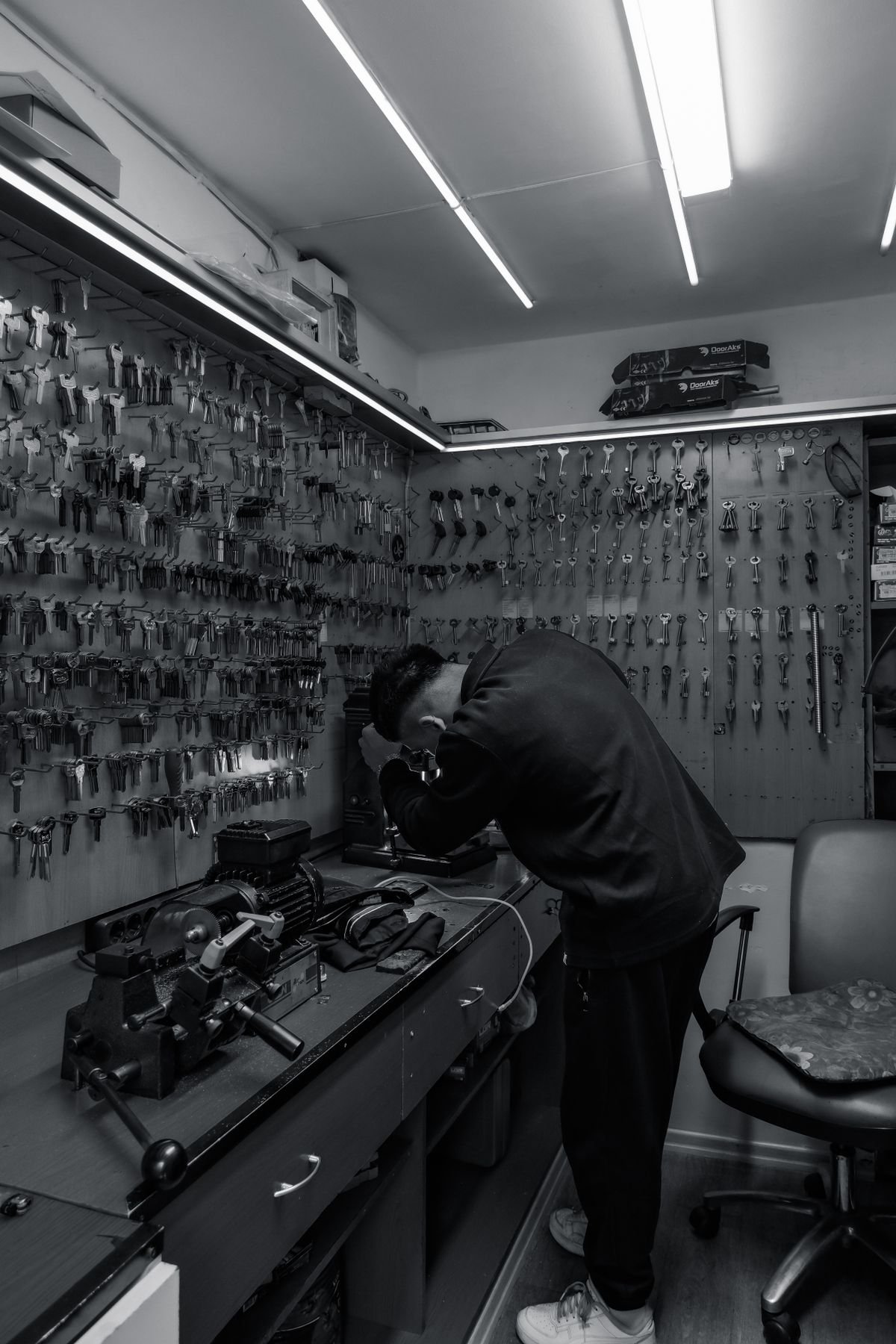 Locksmith in Mayfair fitting a door lock