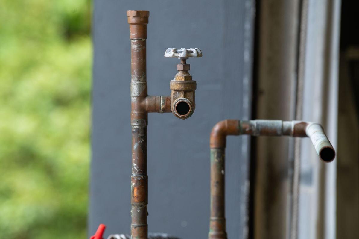 Plumber in Keston repairing pipework