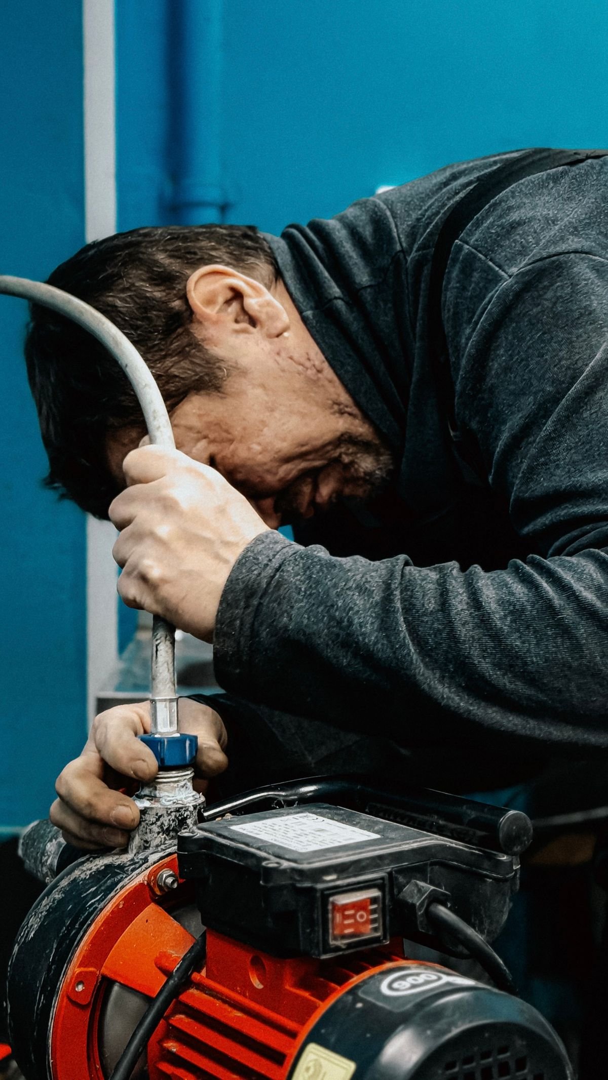 Plumber in Knightsbridge repairing pipework