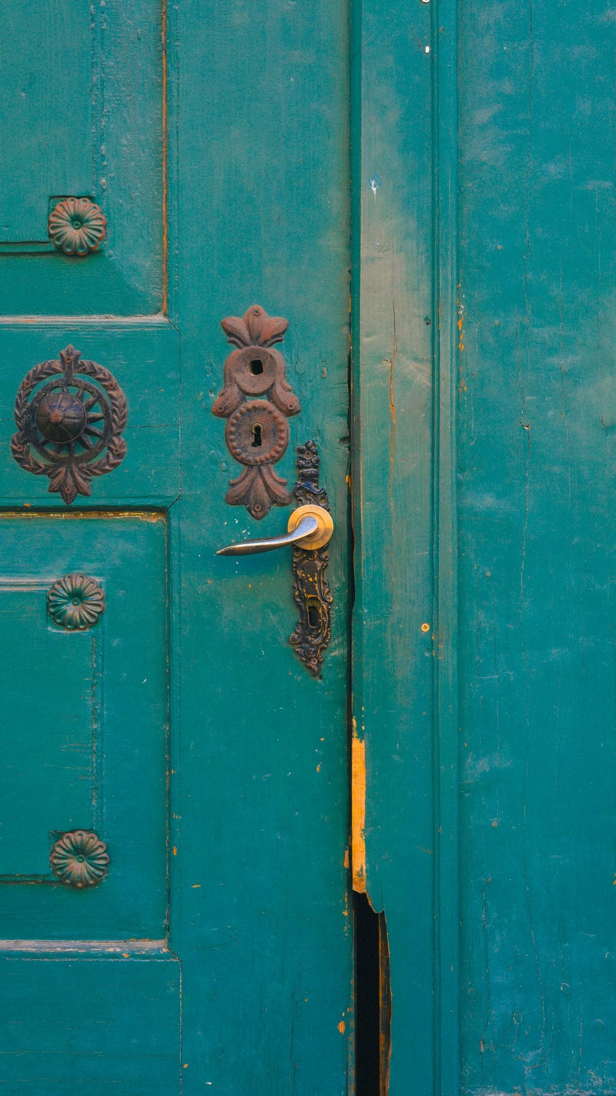 Emergency locksmith in Leatherhead