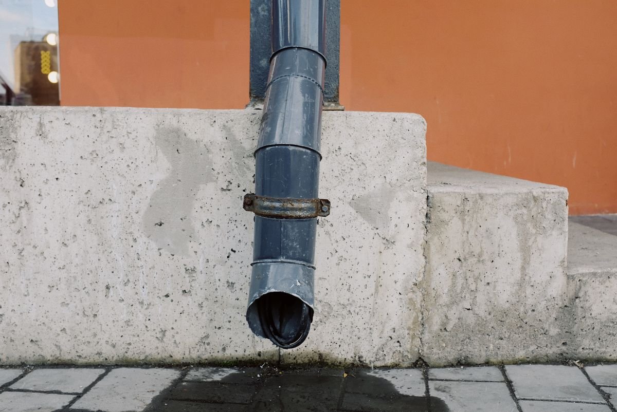 Emergency plumber in Leatherhead