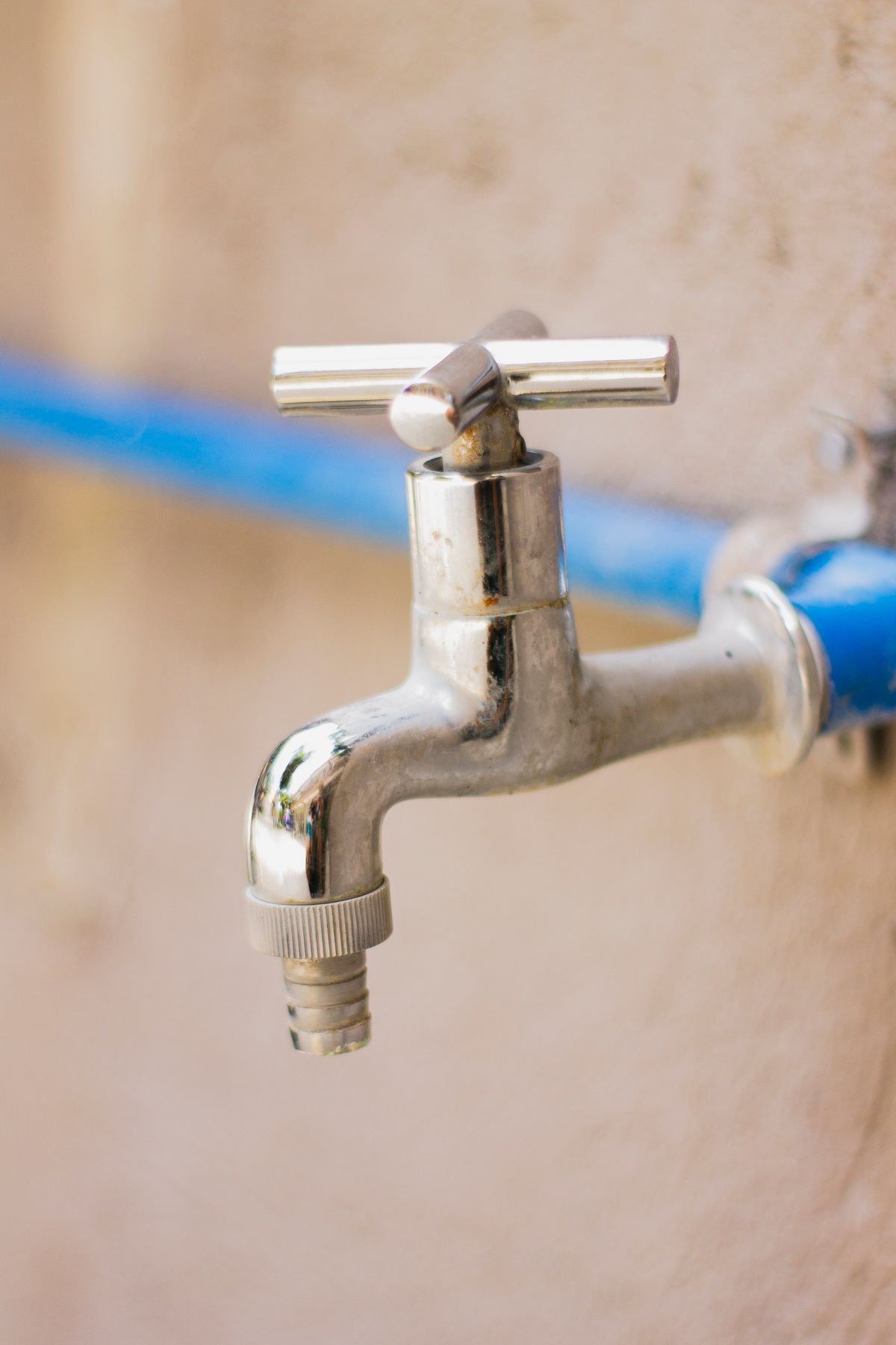 Plumber in Guildford repairing pipework