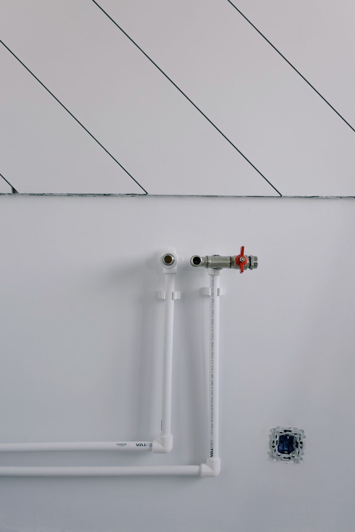 Plumber in Westminster repairing pipework