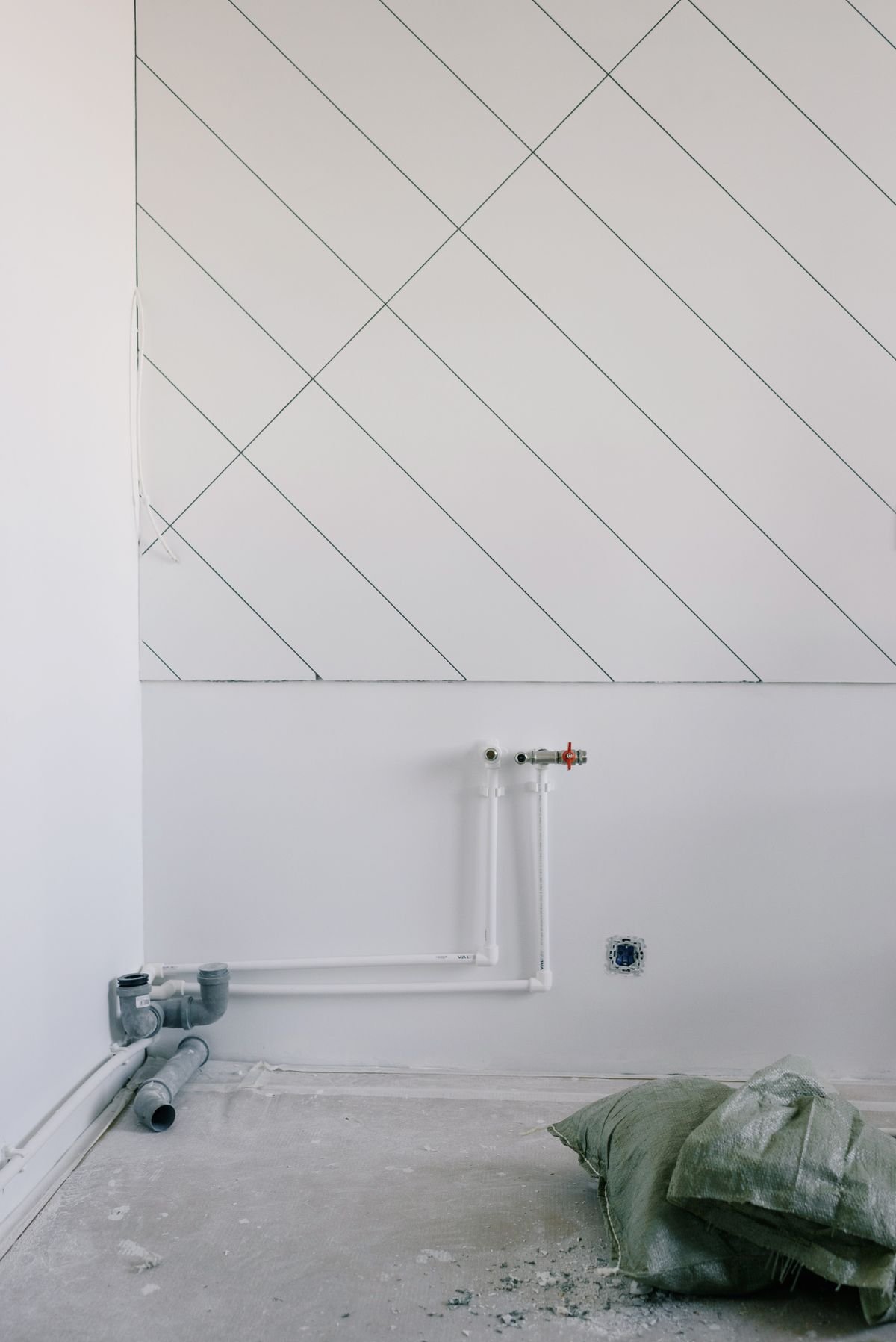 Plumber in Gerrards Cross repairing pipework