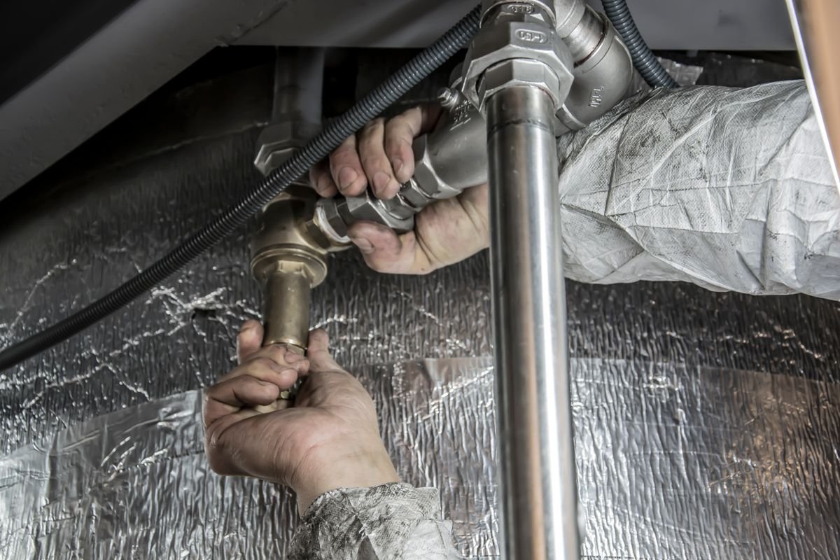 Plumber in Wimbledon repairing pipework