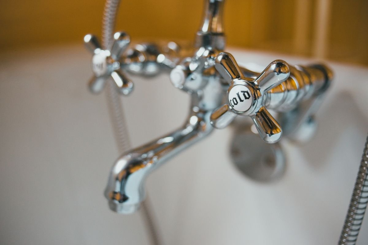 Tap and toilet repair in Wimbledon