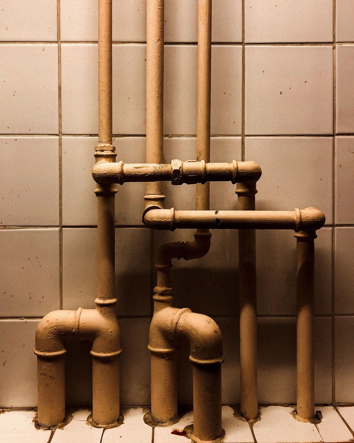 Plumber in Ascot repairing pipework